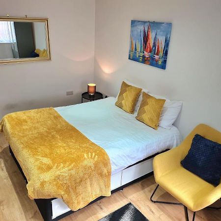 Lovely Central Studio/2Bed - 5Min To Train Station สลาว ภายนอก รูปภาพ
