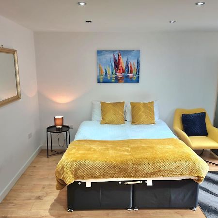 Lovely Central Studio/2Bed - 5Min To Train Station สลาว ภายนอก รูปภาพ