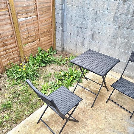 Lovely Central Studio/2Bed - 5Min To Train Station สลาว ภายนอก รูปภาพ