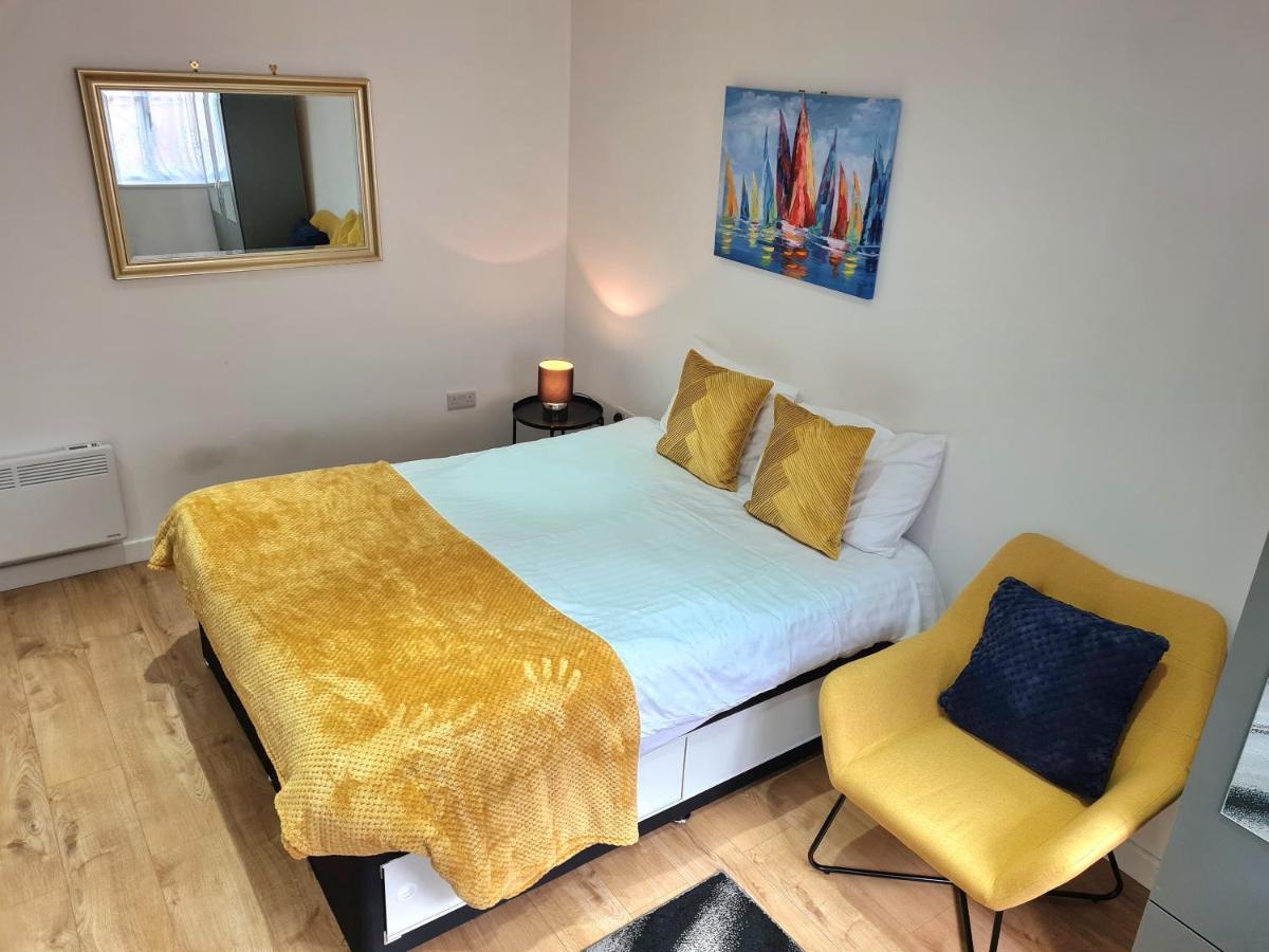 Lovely Central Studio/2Bed - 5Min To Train Station สลาว ภายนอก รูปภาพ