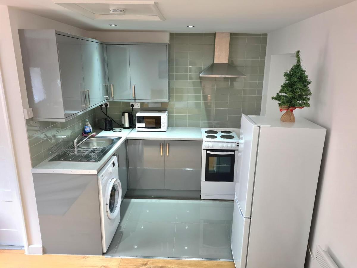Lovely Central Studio/2Bed - 5Min To Train Station สลาว ภายนอก รูปภาพ